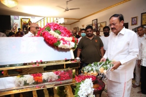 Venkaiah Naidu pay homage to Krishna Photos