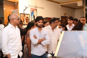 Celebs pay homage to Krishna Photos