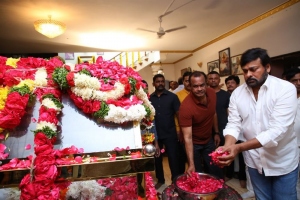 Chiranjeevi pay homage to Krishna Photos