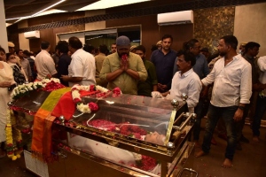 Celebs Pay Last Respects to Superstar Krishna Photos