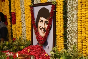 Celebs Pay Last Respects to Superstar Krishna Photos