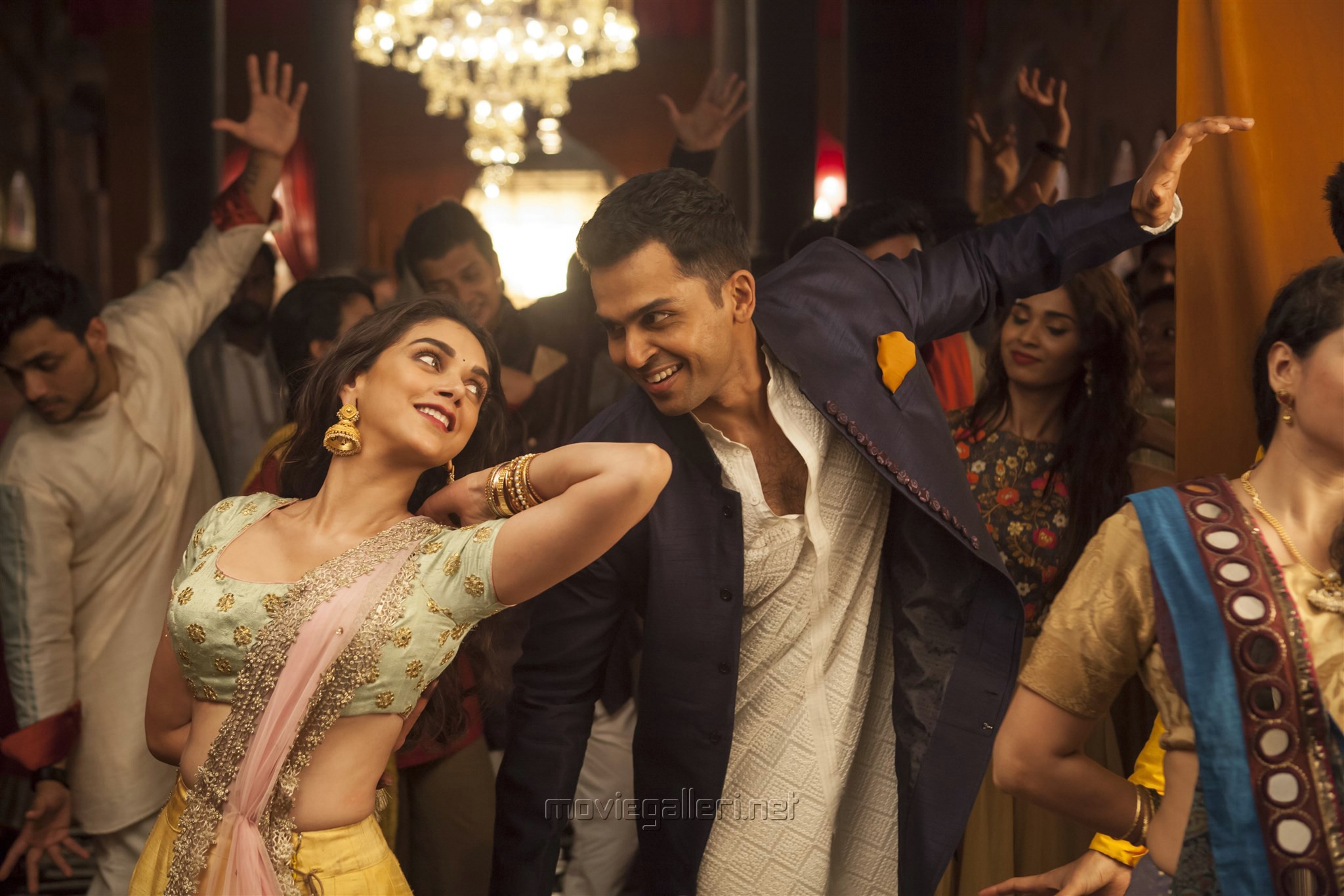 Cheliyaa Movie Stills Karthi Aditi Rao Hydari New