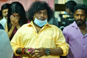 Actor Yogi Babu @ Contractor Nesamani Movie Pooja Stills