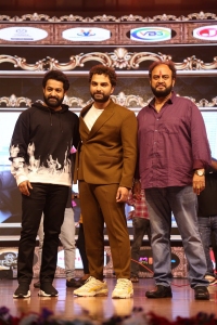 Jr NTR, Vishwak Sen, Karate Raju @ Das Ka Dhamki Pre Release Event Stills