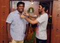 Dhanush Gifted Gold Chain to Robo Shankar for Maari Team Stills
