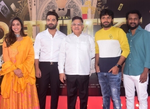 Nivetha Pethuraj, Vishwak Sen, Allu Aravind, Anil Ravipudi, Naressh Kuppili @ Das Ka Dhumki Movie Launch Stills