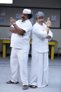 Munishkanth, Anandaraj in Dikkiloona Movie Images HD