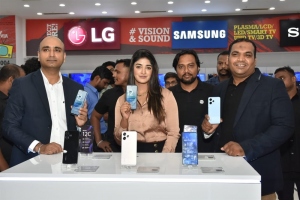 Dimple Hayathi launches Redmi 12 5G at Bajaj Electronics, Nexus Hyderabad Mall