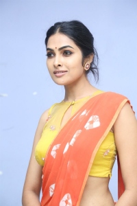 Actress Divi Vadthya Half Saree Pics