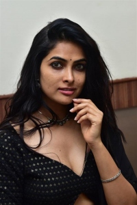 Actress Divi Vadthya in Black Dress Images