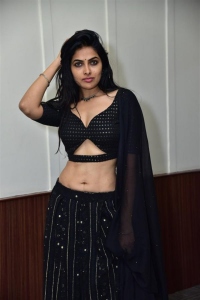 Actress Divi Vadthya Black Dress Images