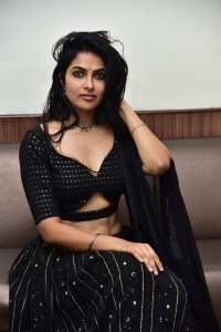 Actress Divi Vadthya Black Dress Images