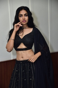 Actress Divi Vadthya in Black Dress Images