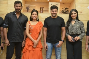 Vishal, Mirnalini Ravi, Arya, Mamta Mohandas @ Enemy Movie Pre Release Event Stills