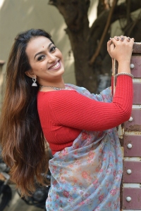 69 Sanskar Colony Actress Ester Noronha Saree Photos