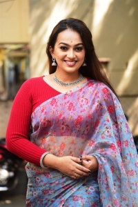 69 Sanskar Colony Actress Ester Noronha Hot Saree Photos