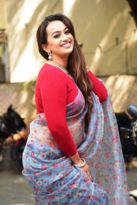 69 Sanskar Colony Actress Ester Noronha Hot Saree Photos