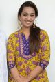 Telugu Actress Ester Noronha Photos at Veyyi Abaddalu Press Meet