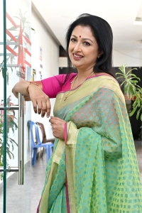 Actress Gautami Saree Pics @ Anni Manchi Sakunamule Interview