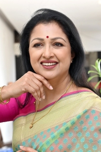 Actress Gautami Saree Pics @ Anni Manchi Sakunamule Interview