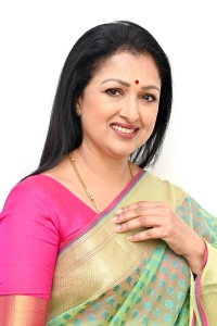 Actress Gautami Saree Pics @ Anni Manchi Sakunamule Interview