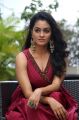 Actress Gayathrie Shankar HD Photos @ Vella Raja Series Launch