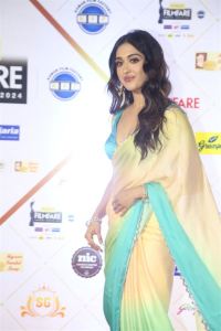 Actress Gayatri Bhardwaj Saree Pics @ Filmfare Awards South 2024 Red Carpet