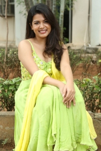 Changure Bangaru Raja Movie Actress Goldie Nissy Cute Pics