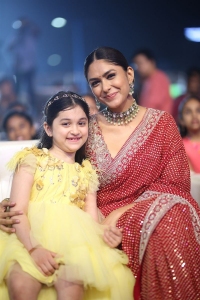 Baby Kiara Khanna, Mrunal Thakur @ Hi Nanna Movie Pre-Release Event Vizag Stills