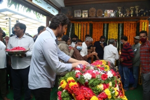 Mahesh Babu pay homage to Krishnam Raju Photos