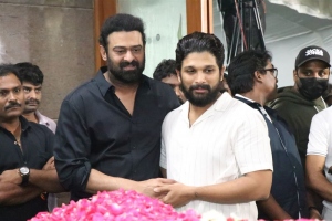 Allu Arjun pay homage to Krishnam Raju Photos