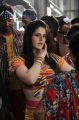 Hot Zarine Khan at Naan Rajavaga Pogiren Shooting Spot Stills
