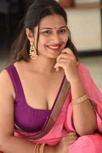 Actress Inaya Sultana Hot Saree Photos