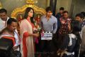 Inji Idupazhagi Movie Pooja Stills