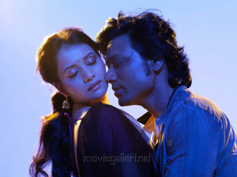 Isai Tamil Movie Stills SJ Surya Savithri in Isai Movie 