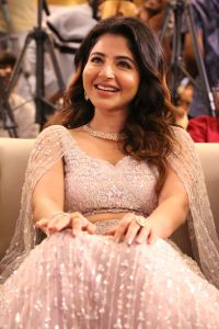 Iswarya Menon Cute Pics @ Bhaje Vaayu Vegam Pre Release