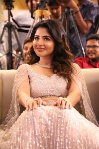 Iswarya Menon Cute Pics @ Bhaje Vaayu Vegam Pre Release