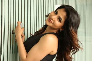 Actress Iswarya Menon Photos @ Bhaje Vaayu Vegam Movie Interview