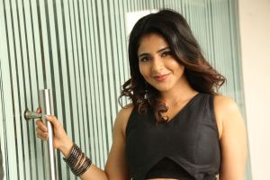 Actress Iswarya Menon Photos @ Bhaje Vaayu Vegam Movie Interview