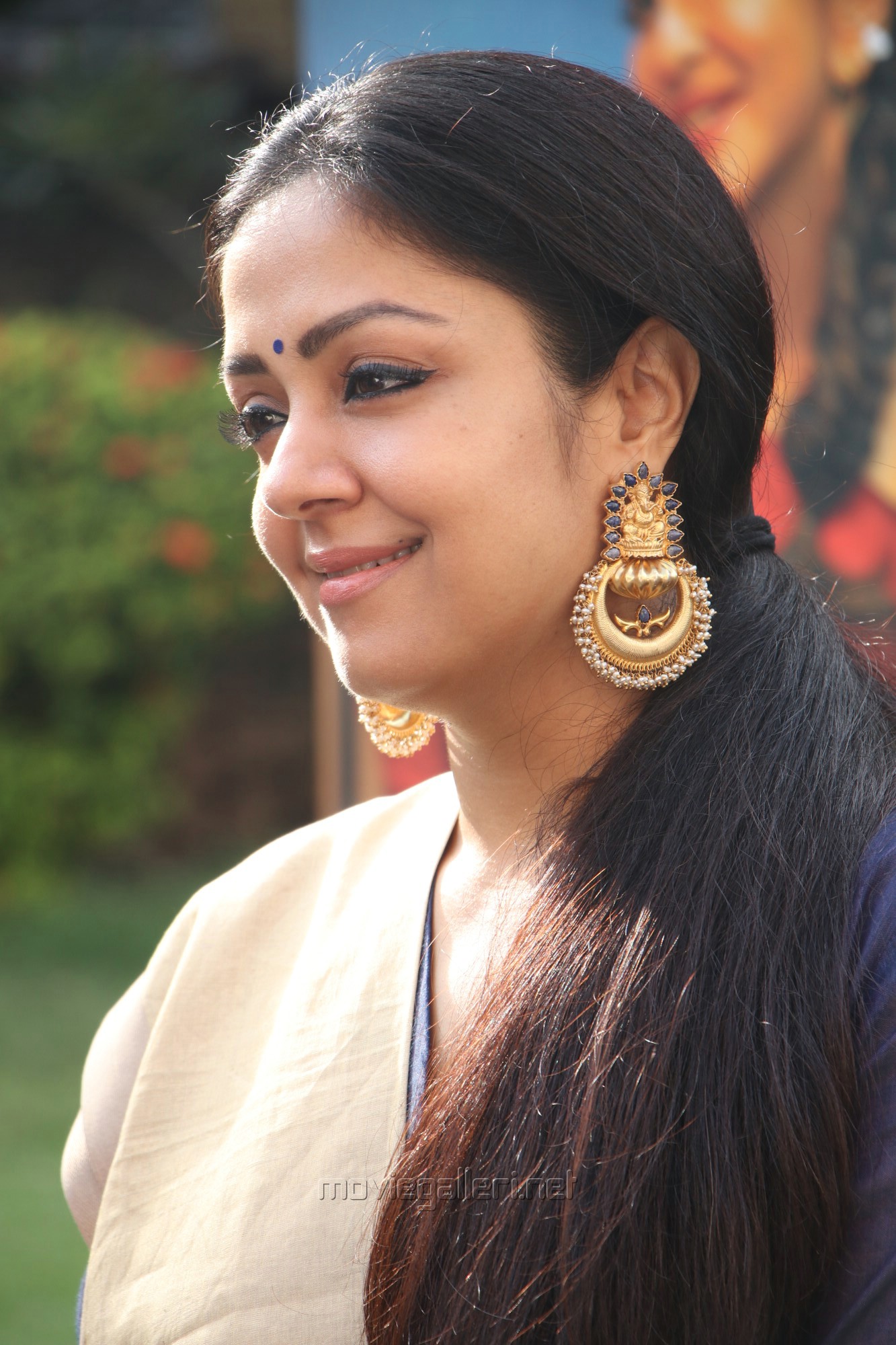 actress jyothika cute hd images kaatrin mozhi press meet 33f425d