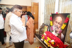 Allu Aravind Pay Last Respects to Director K Viswanath Photos