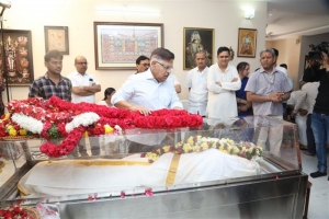 Allu Aravind Pay Last Respects to Director K Viswanath Photos