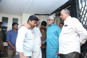 Kota Srinivasa Rao, Murali Mohan Pay Last Respects to Director K Viswanath Photos