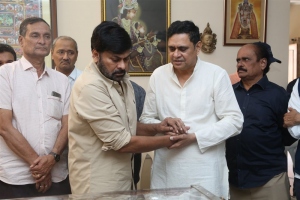 Chiranjeevi Pay Last Respects to Director K Viswanath Photos