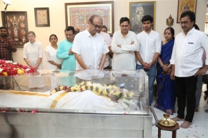 D Suresh Babu Pay Last Respects to Director K Viswanath Photos