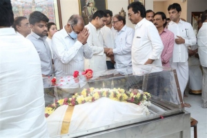 Akkineni Ramesh Prasad Pay Last Respects to Director K Viswanath Photos