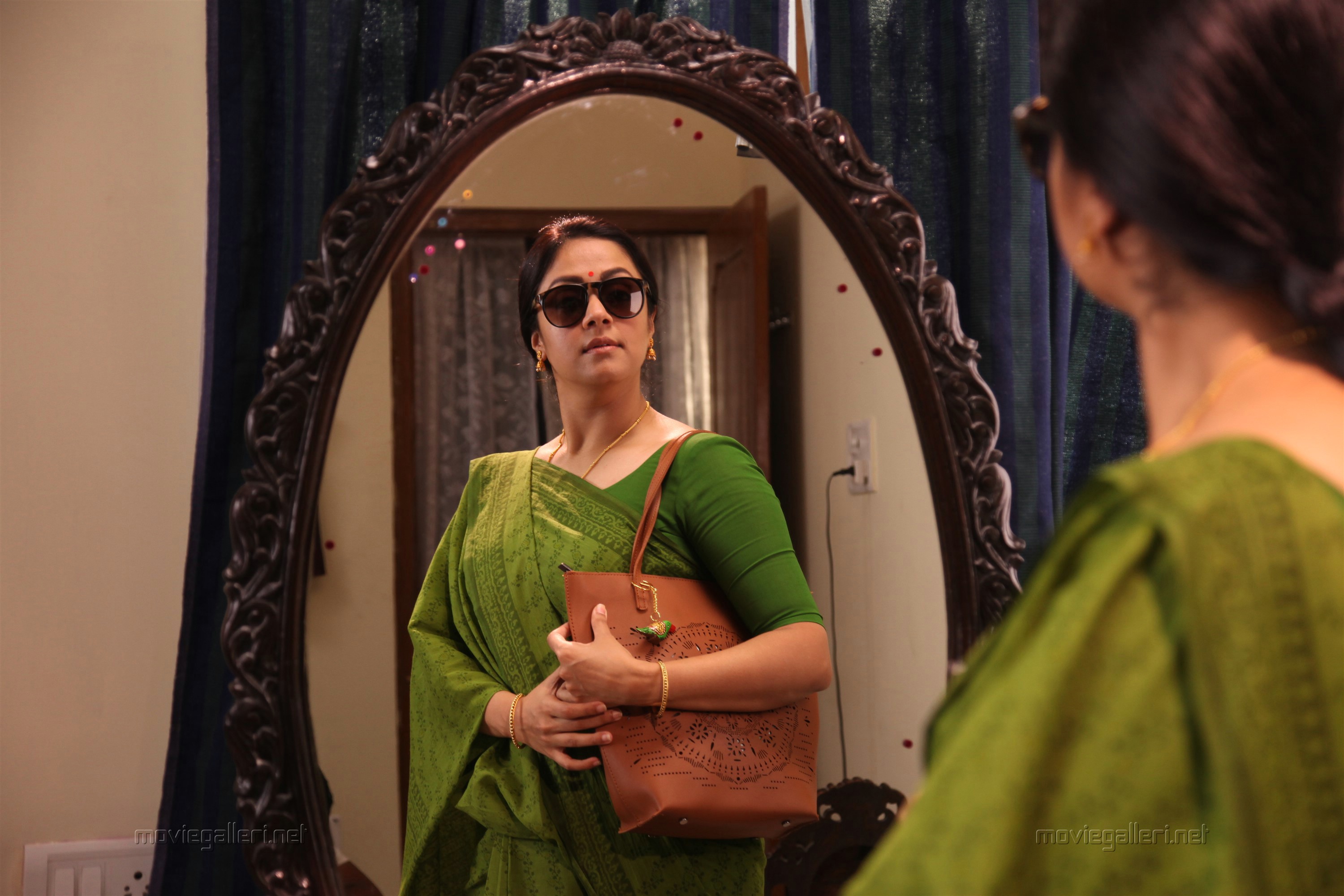 Jyothika, Tulasi Patti Sentiment Scene - 36 Vayadhinile (2015) Tamil Movie  Scenes - YouTube