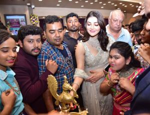 Kajal Agrawal launches Devi Pavitra Gold & Diamonds @ Kukatpally Photos