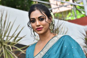 Actress Kamakshi Bhaskarla Saree Images @ Laila Movie Opening