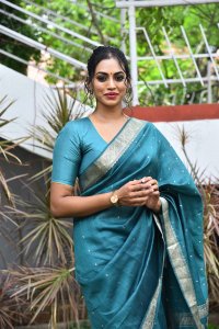 Actress Kamakshi Bhaskarla Saree Images @ Laila Movie Opening